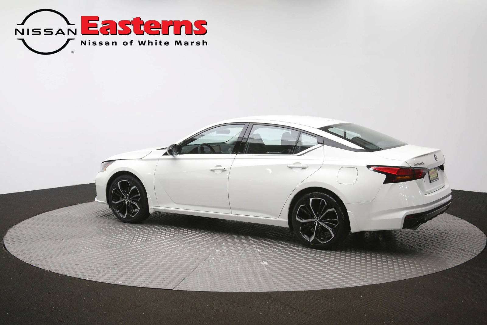 Used 2025 Nissan Altima 2.5 SR FWD image 61