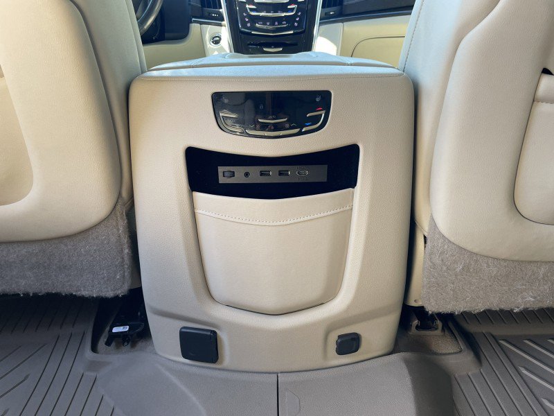 Used 2020 Cadillac Escalade Premium Luxury image 32