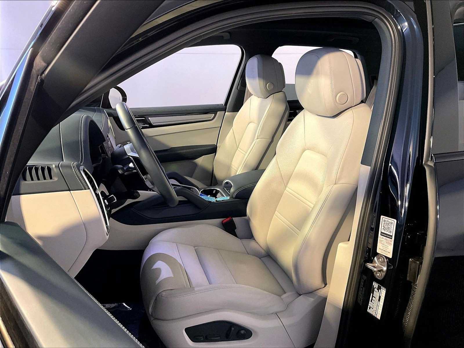 Certified 2023 Porsche Cayenne AWD/4WD image 5