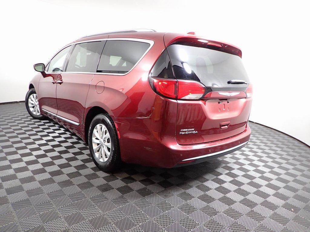 Used 2019 Chrysler Pacifica Touring-L image 12