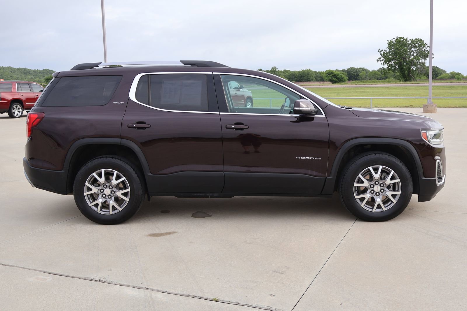 Used 2021 GMC Acadia SLT FWD image 6