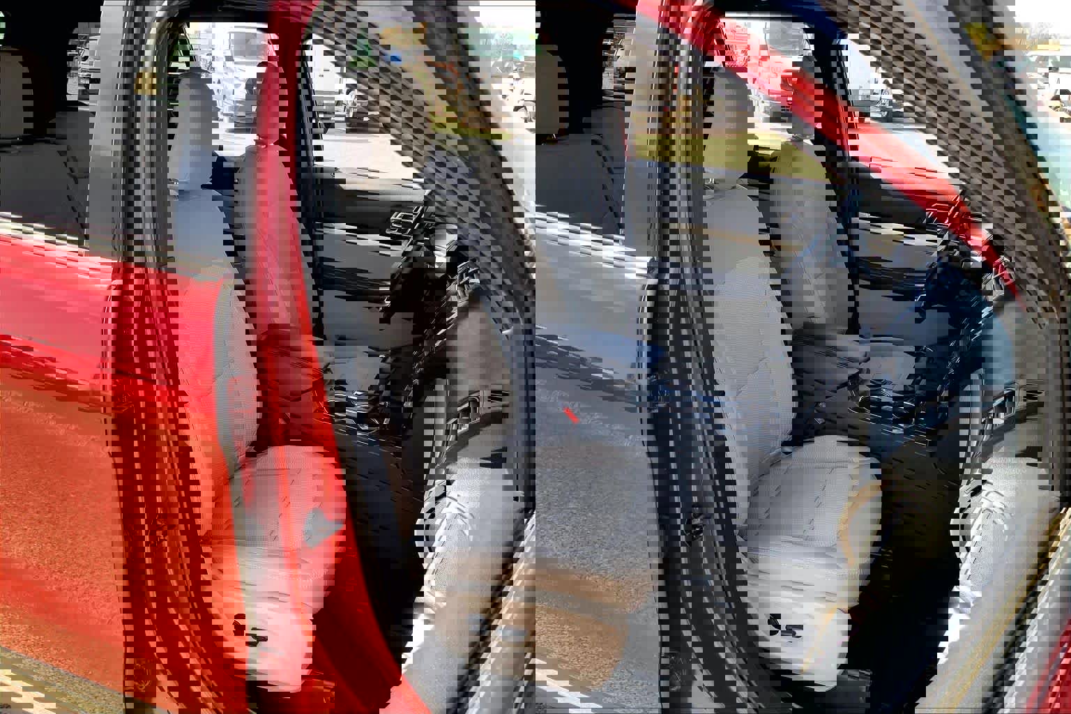 Used 2019 Ford Explorer XLT w/ Equipment Group 201A image 9