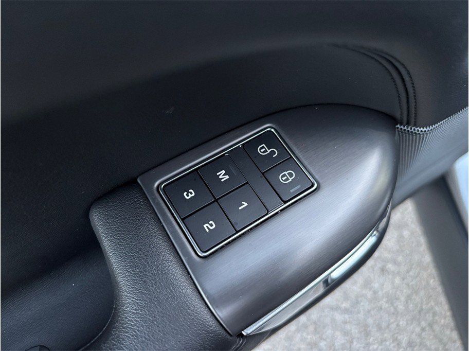 Used 2020 Land Rover Range Rover Sport SE image 23