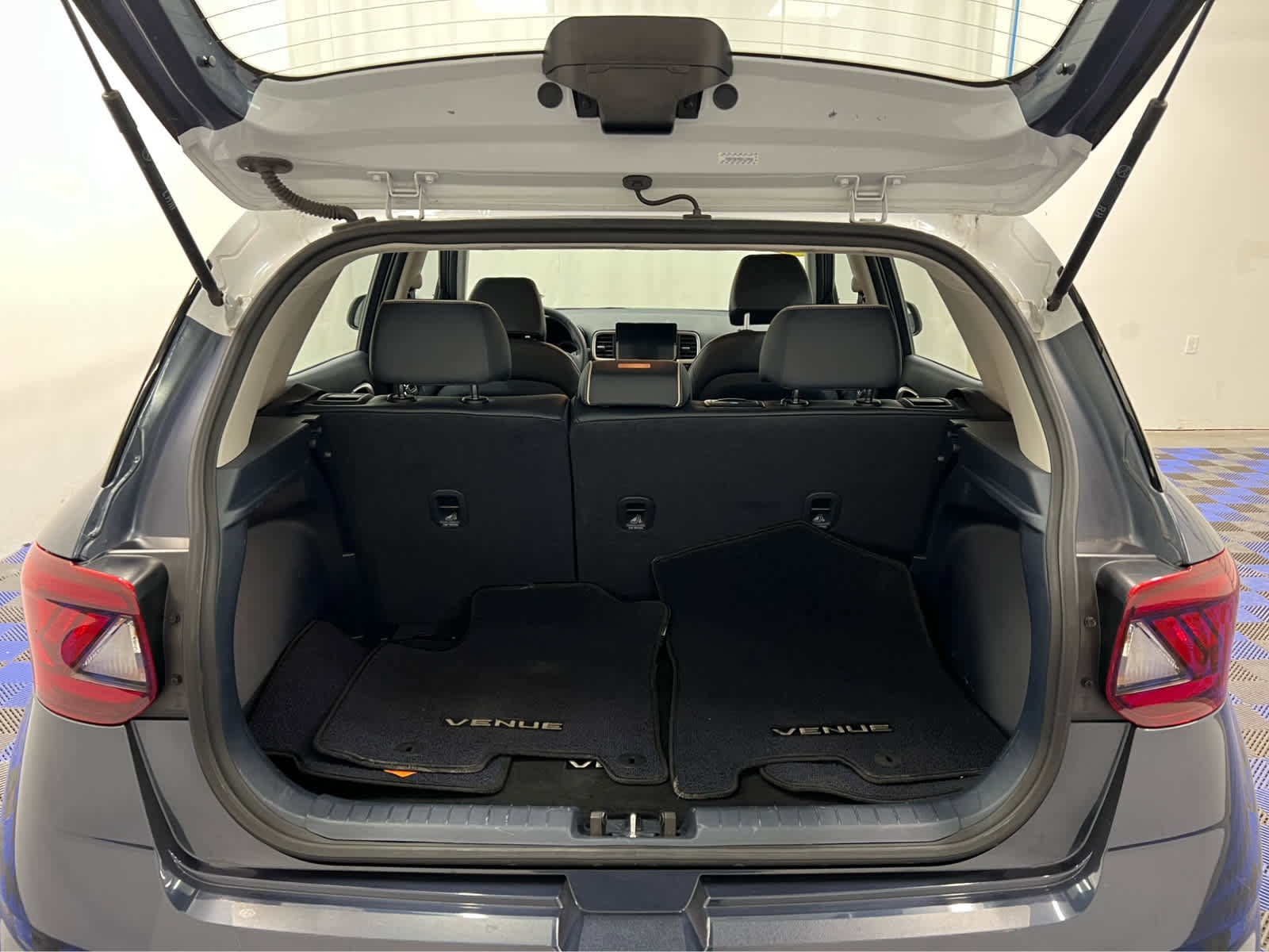 Used 2021 Hyundai Venue image 12