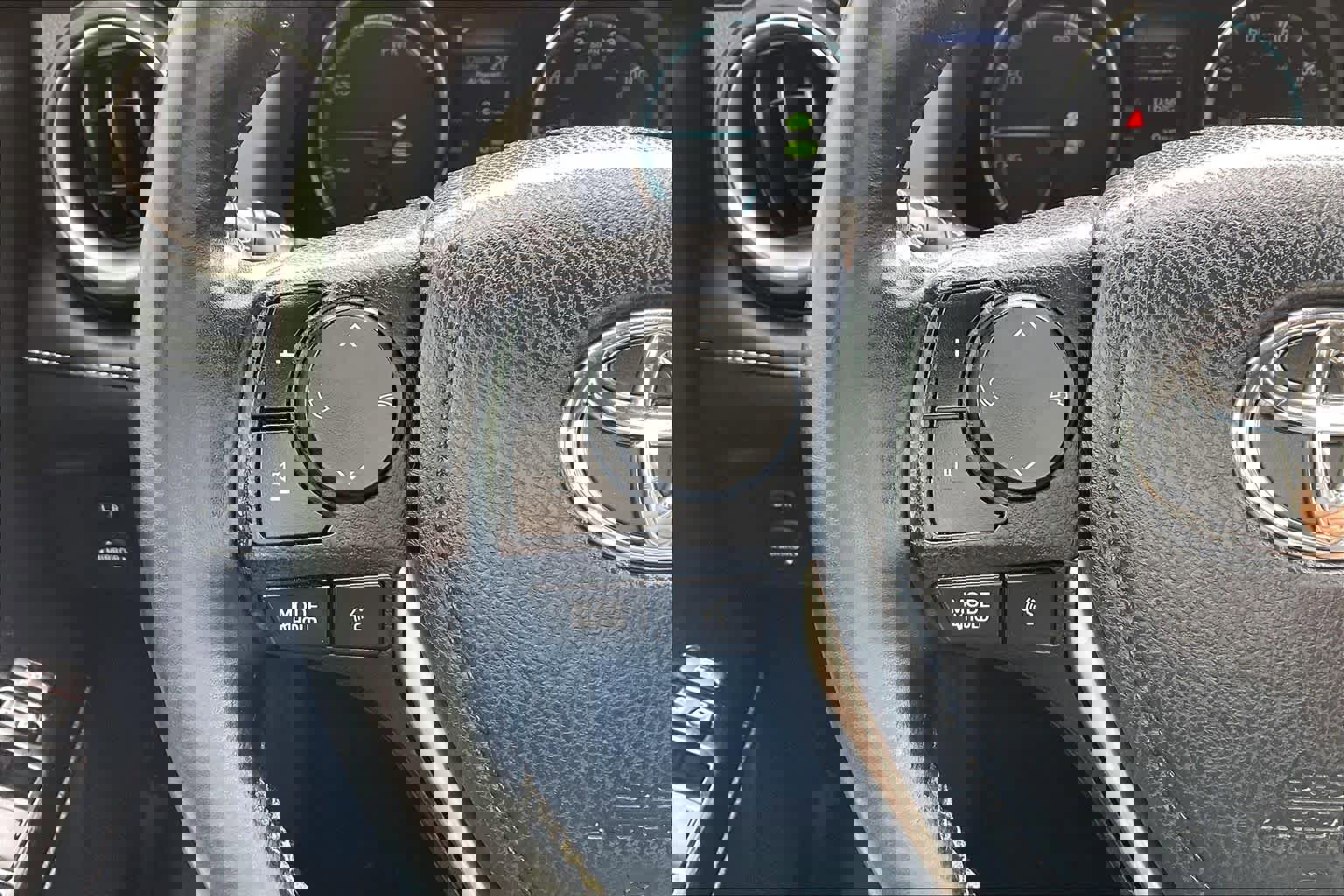 Used 2018 Toyota RAV4 Limited image 23