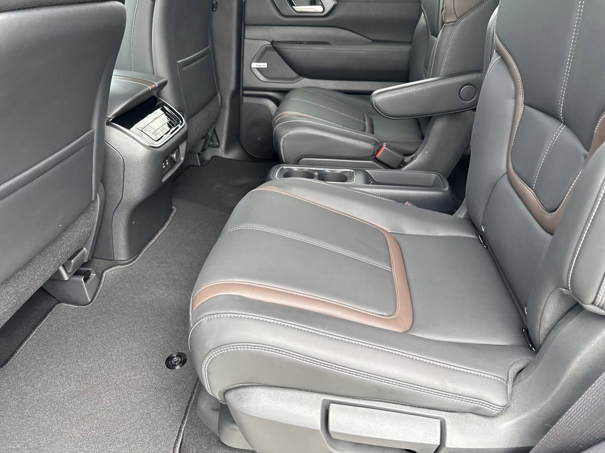 New 2026 Nissan Armada SL w/ Captain's Chari Seat Package image 18