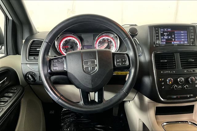 Used 2019 Dodge Grand Caravan SXT image 5