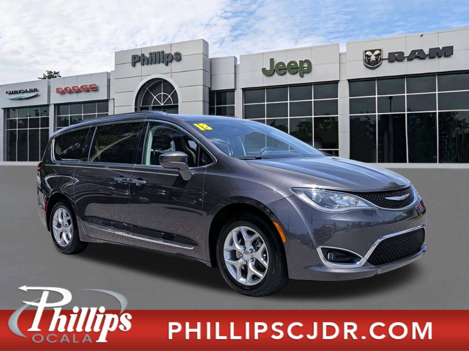 Used 2018 Chrysler Pacifica Touring-L Plus w/ Tire & Wheel Group FWD image 1