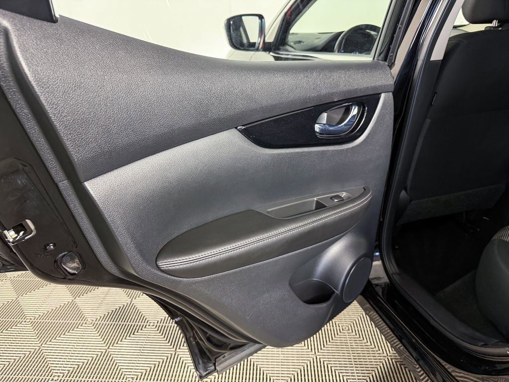 Certified 2022 Nissan Rogue Sport SV image 42