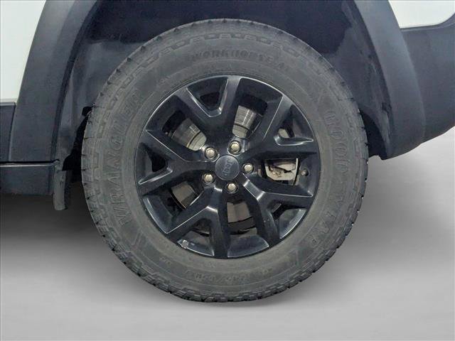 Used 2017 Jeep Cherokee Trailhawk w/ Cold Weather Group image 9