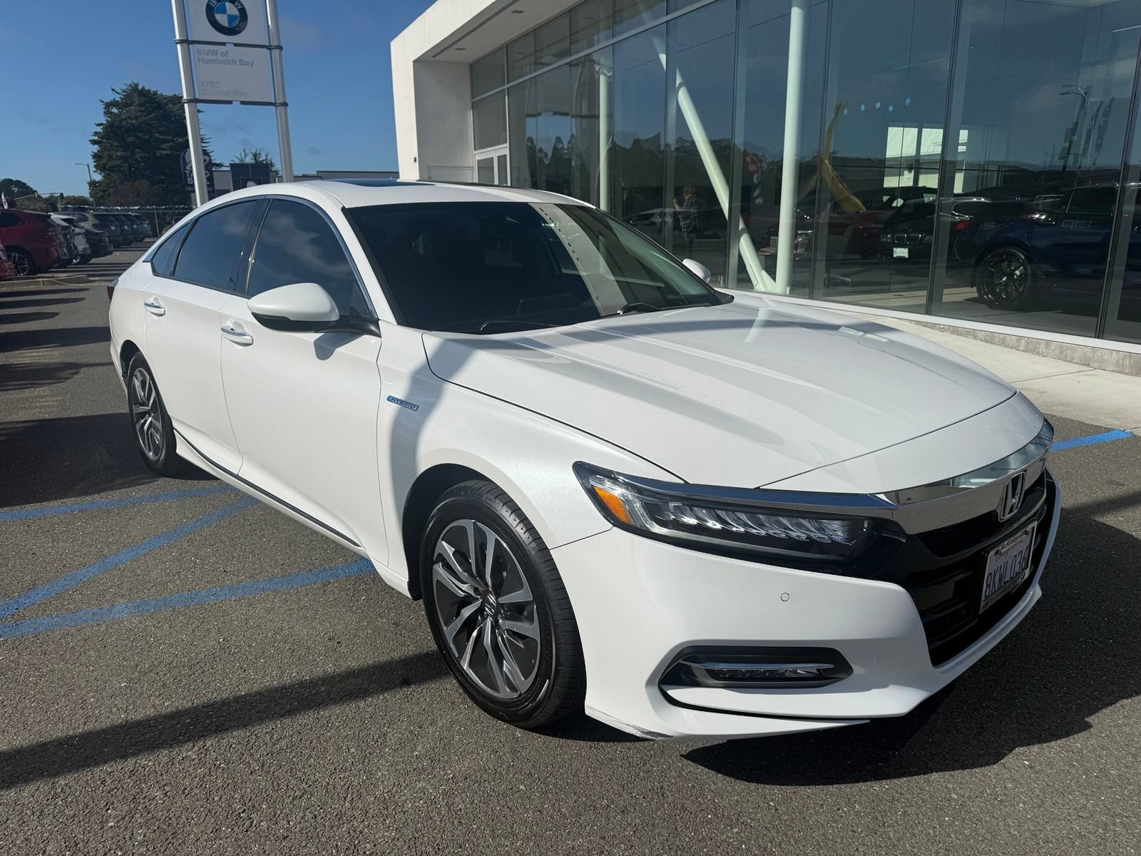 Used 2019 Honda Accord Touring image 2