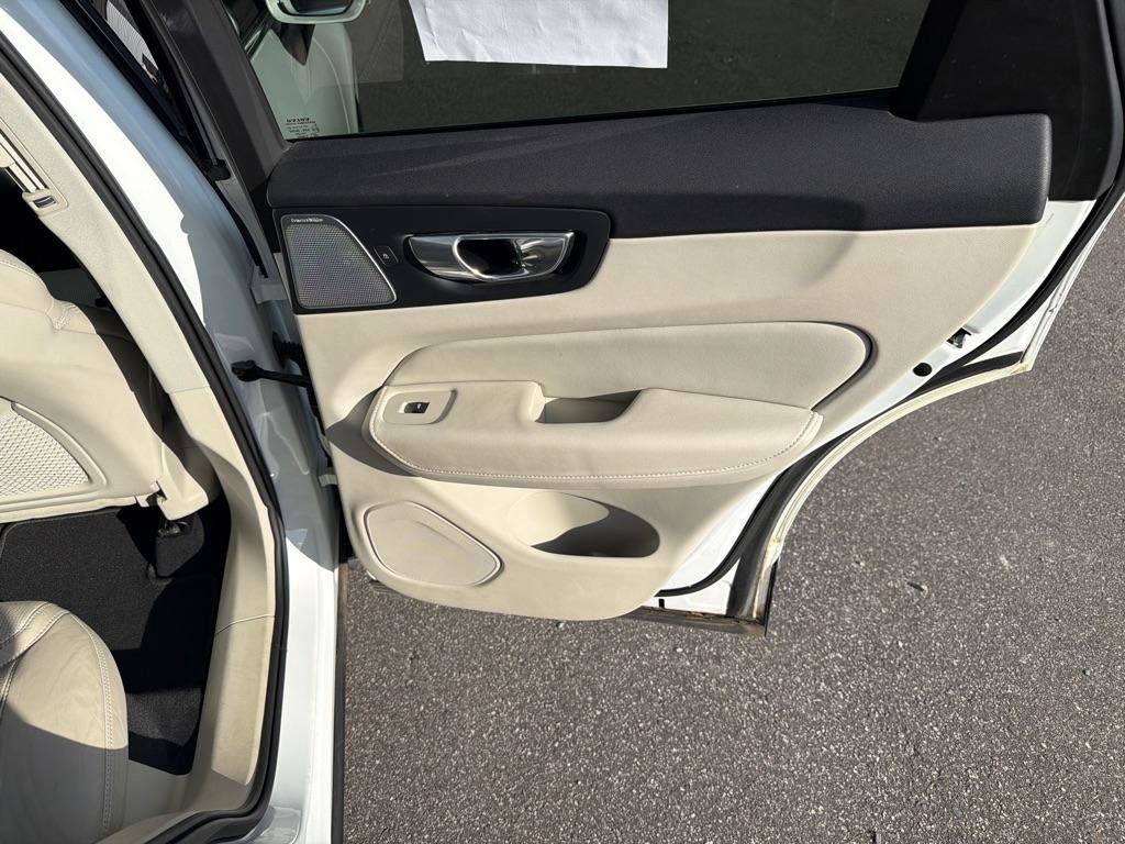 Used 2018 Volvo XC60 T8 Inscription w/ Luxury Seat Package AWD/4WD image 33