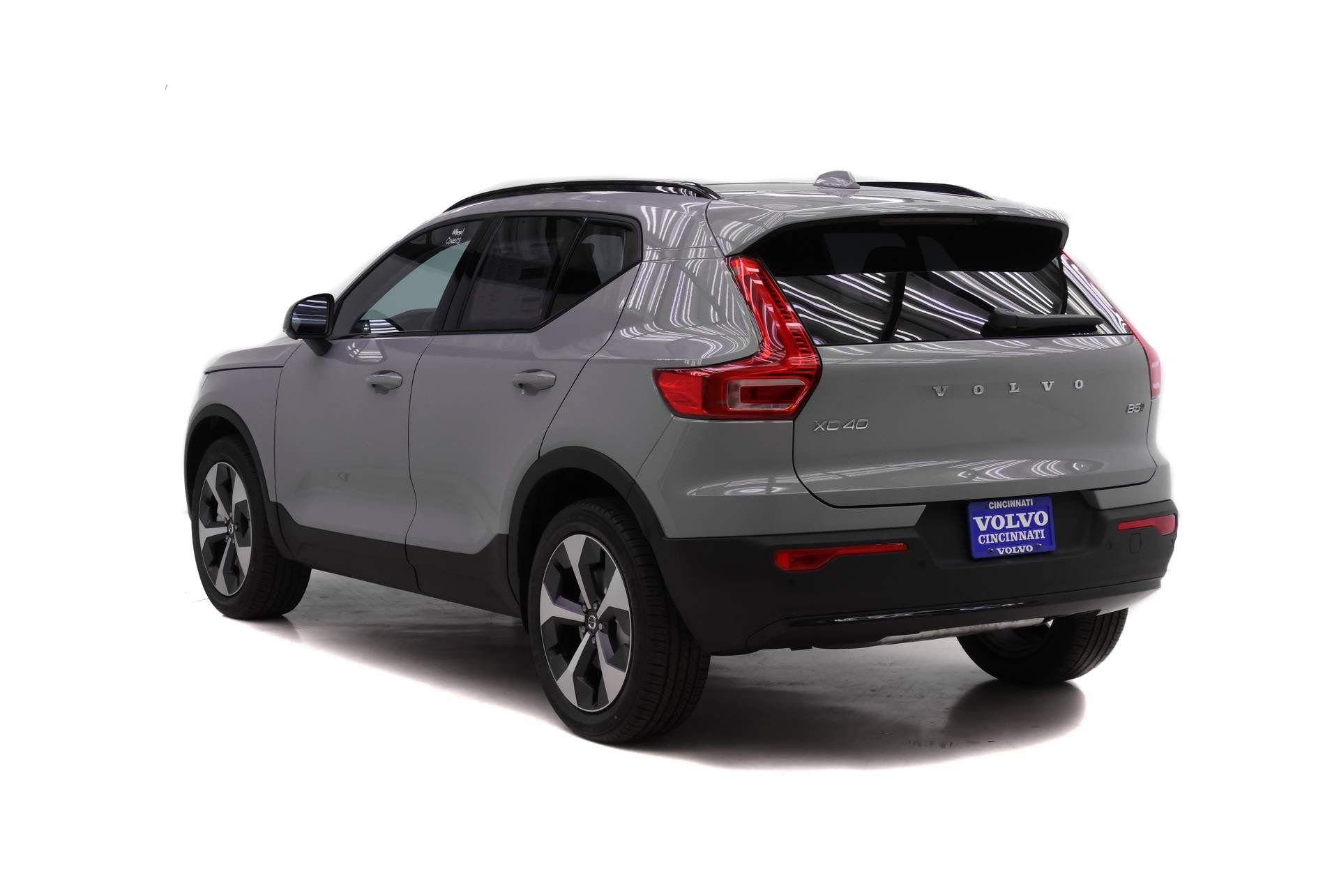 New 2026 Volvo XC40 B5 Plus w/ Protection Package Premier AWD/4WD image 4