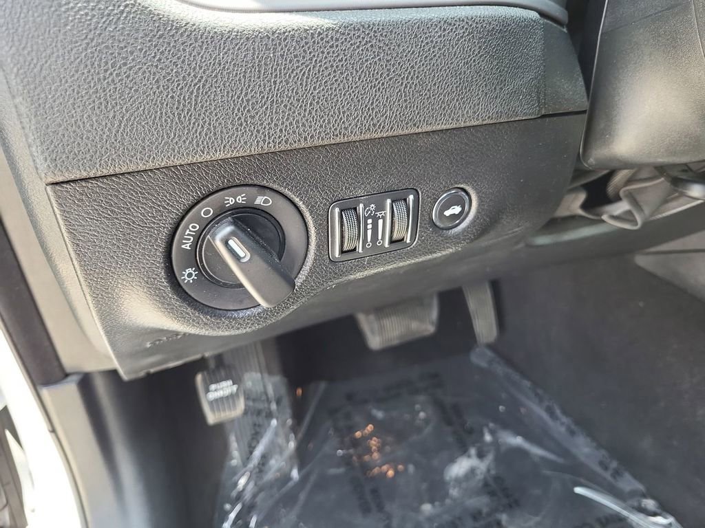 Used 2023 Dodge Charger SXT RWD image 14