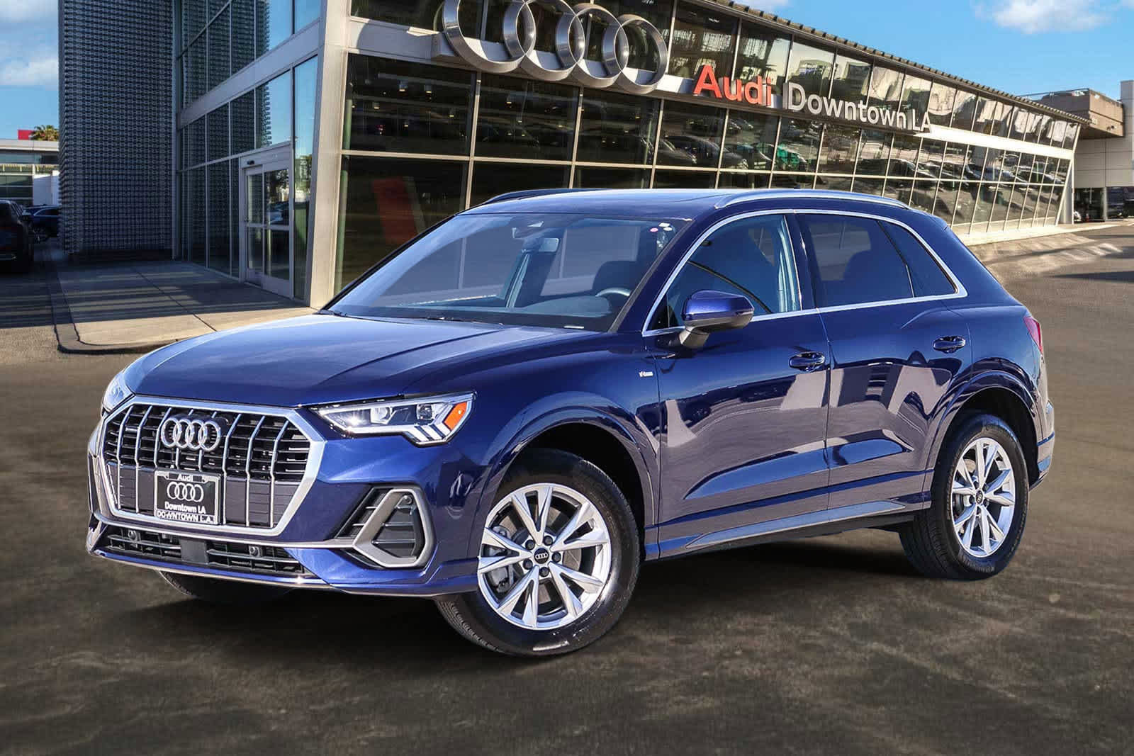 Used 2025 Audi Q3 2.0T Premium w/ Convenience Package image 1