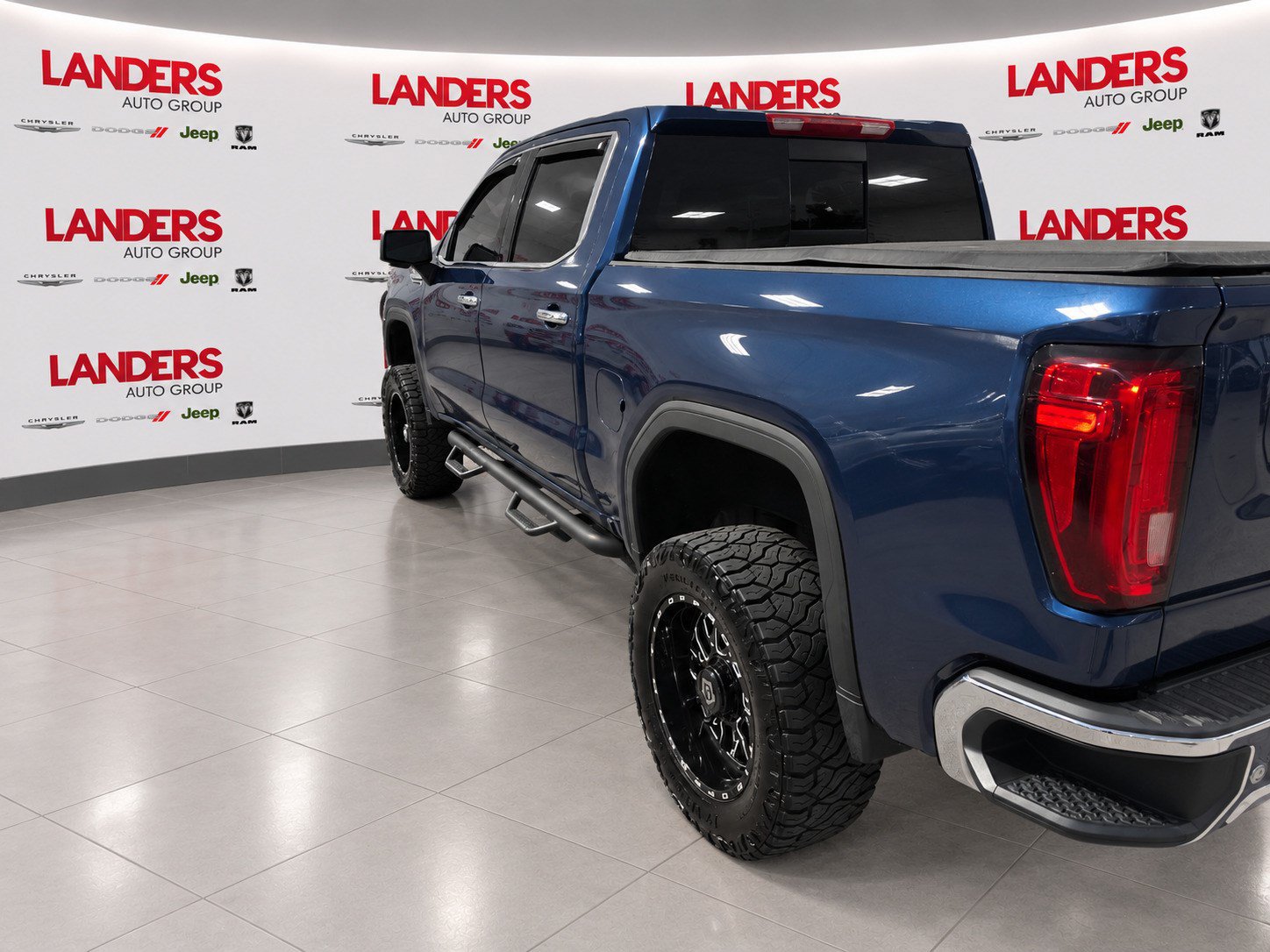 Used 2019 GMC Sierra 1500 SLT w/ SLT Premium Plus Package AWD/4WD image 7