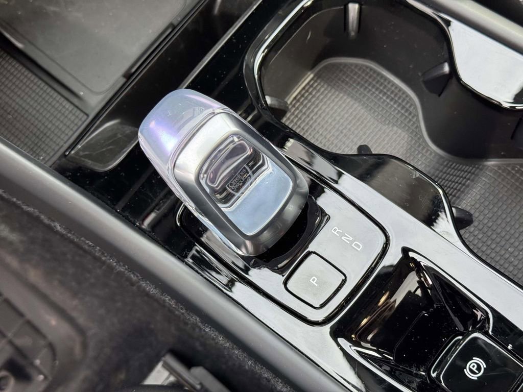 Certified 2026 Volvo XC40 B5 Plus w/ Protection Package Premier image 28