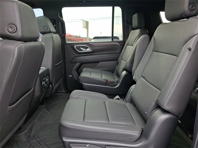 Used 2023 Chevrolet Suburban Z71 w/ Luxury Package image 14