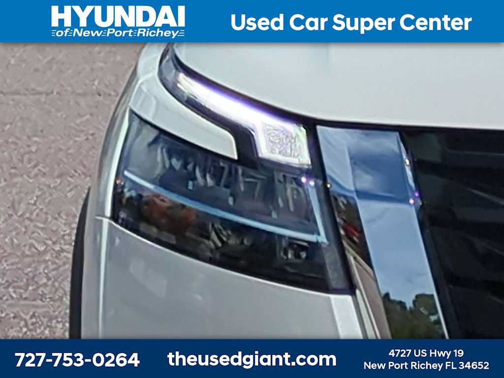 Used 2023 Nissan Pathfinder Platinum FWD image 9