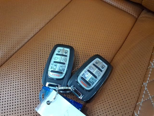 Used 2024 Chrysler Pacifica Pinnacle FWD image 15