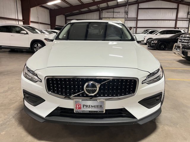 Used 2024 Volvo V60 B5 Cross Country Plus image 8