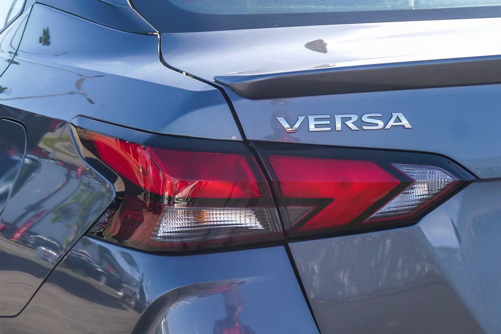 Used 2024 Nissan Versa SR w/ Trunk Package image 10