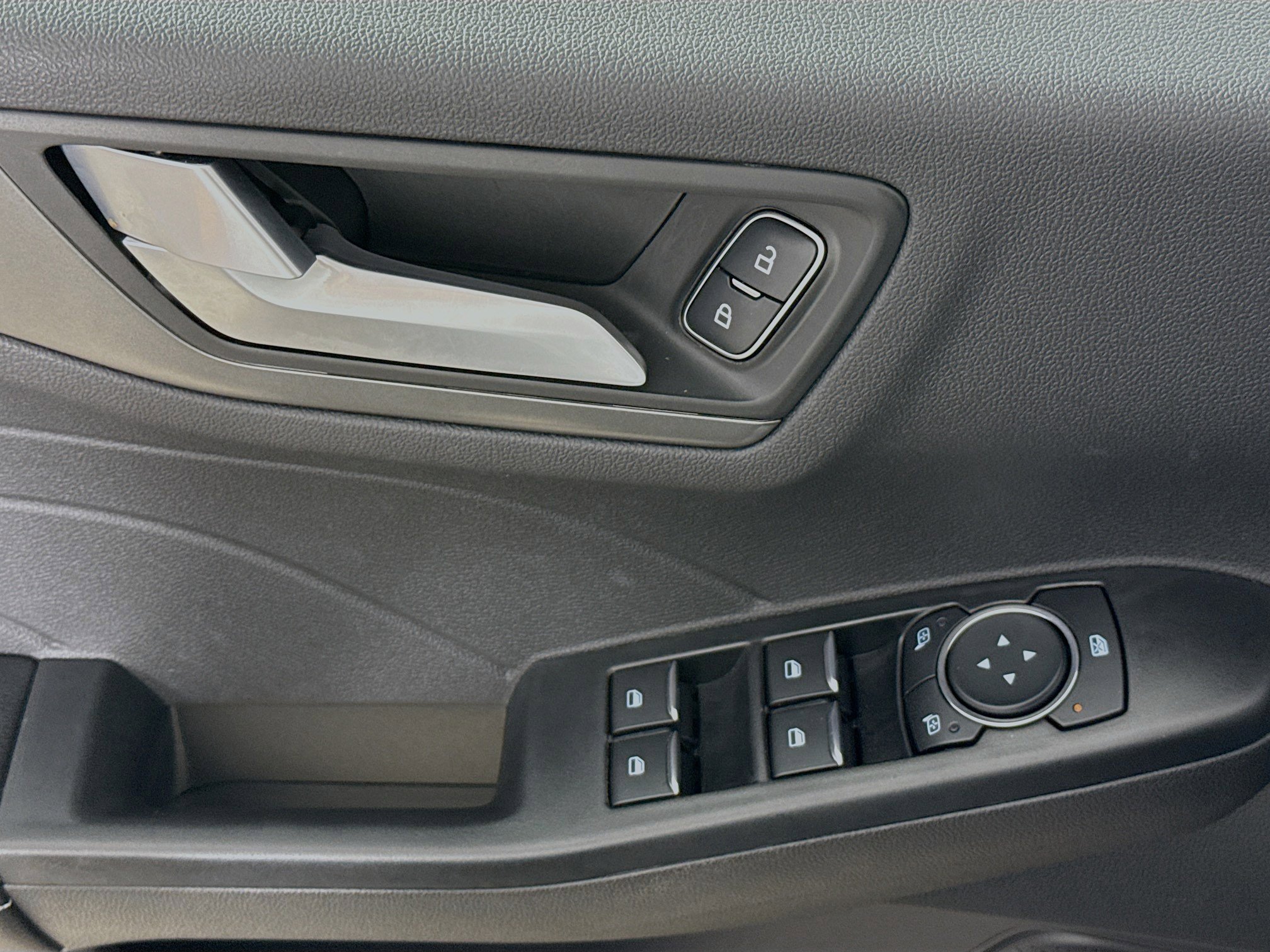 Used 2025 Ford Escape SE w/ Class II Trailer Tow Package image 67