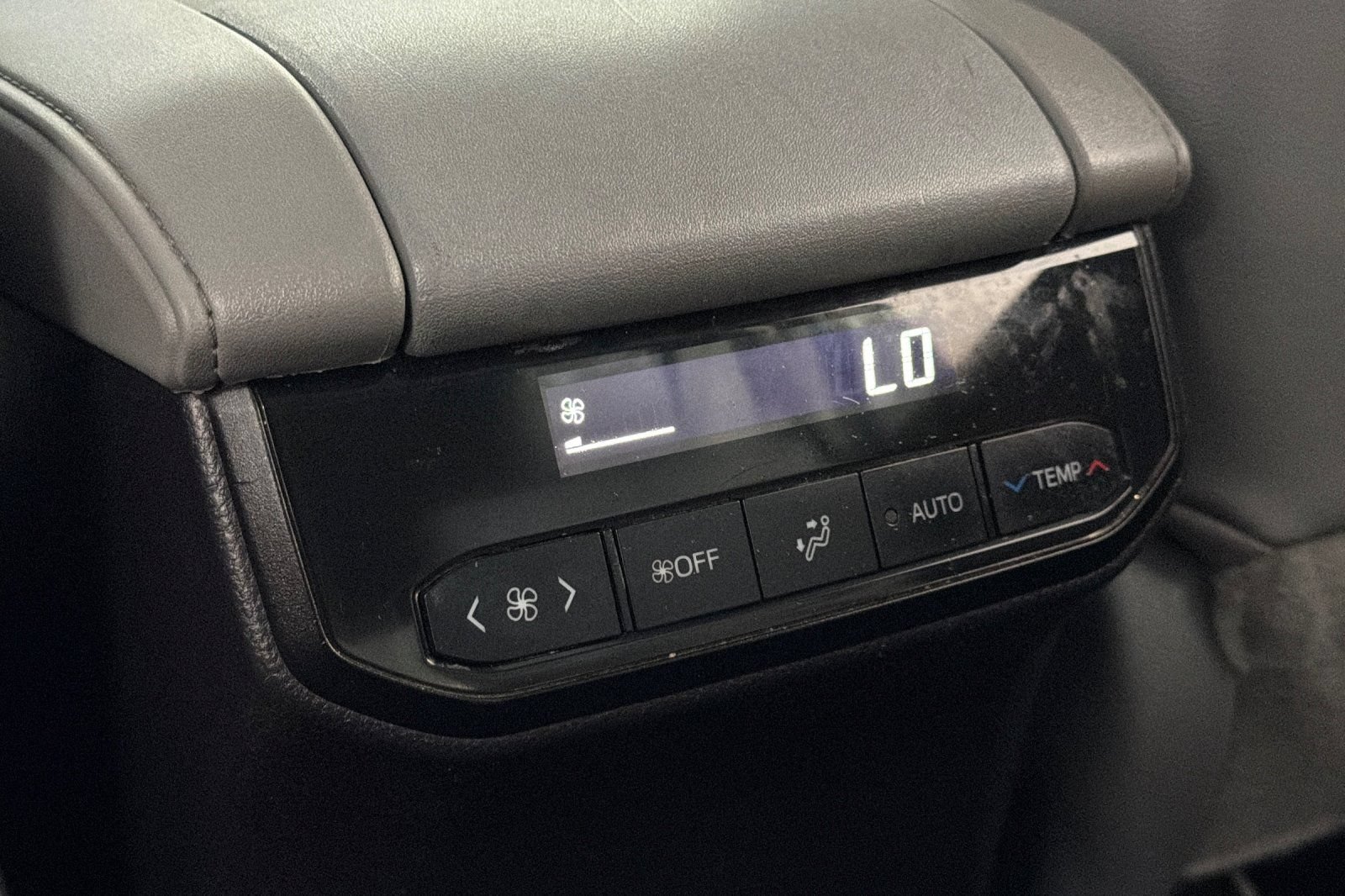 Used 2022 Toyota Highlander XLE AWD/4WD image 18