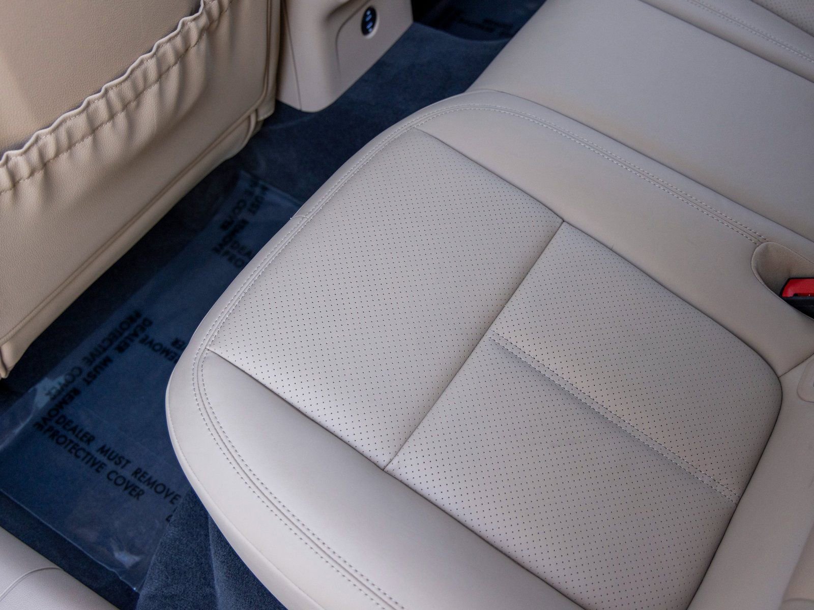 Certified 2025 Porsche Macan image 41