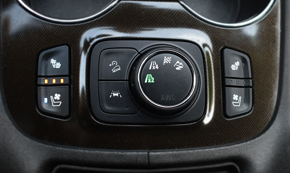 Used 2023 GMC Acadia AT4 w/ Preferred Package AWD/4WD image 24