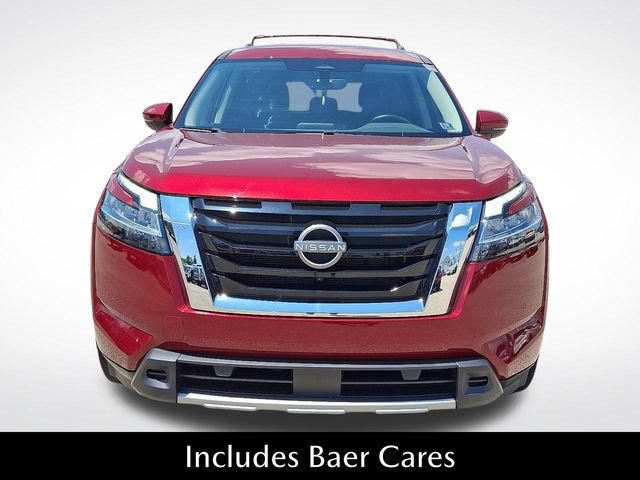 Used 2023 Nissan Pathfinder SL AWD/4WD image 2