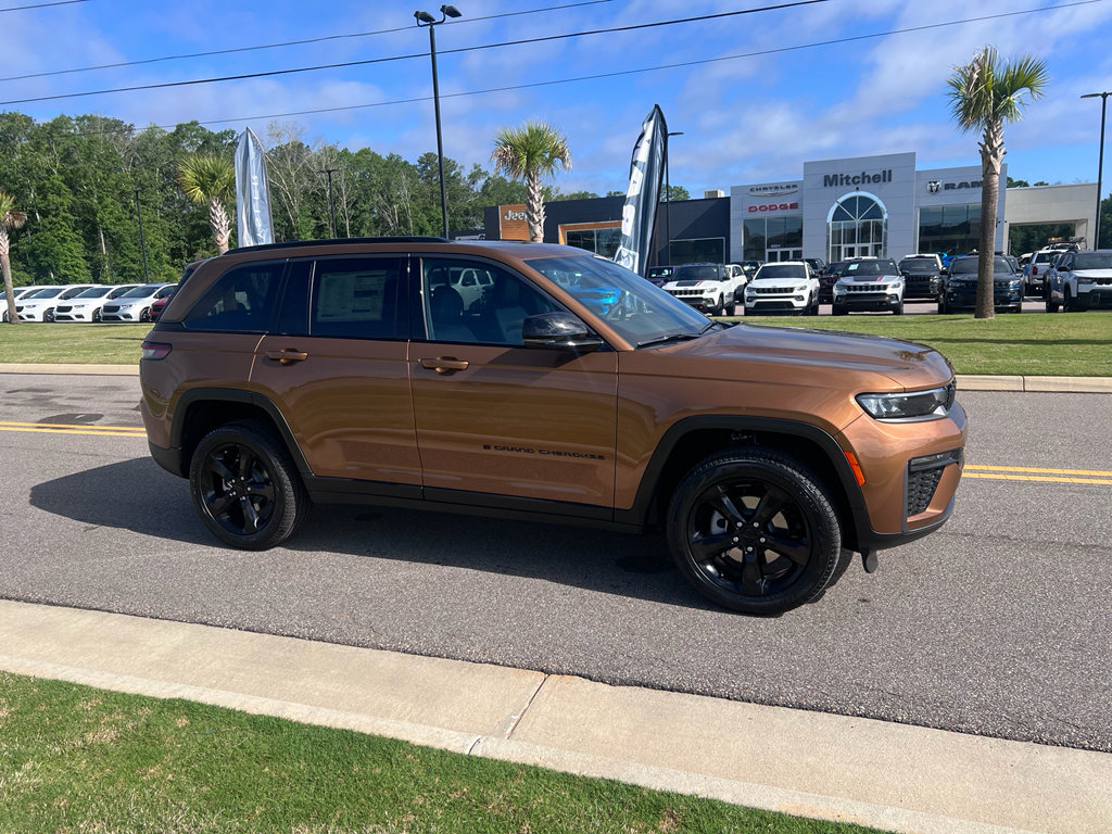 New 2026 Jeep Grand Cherokee Limited w/ Limited Altitude Package AWD/4WD image 4