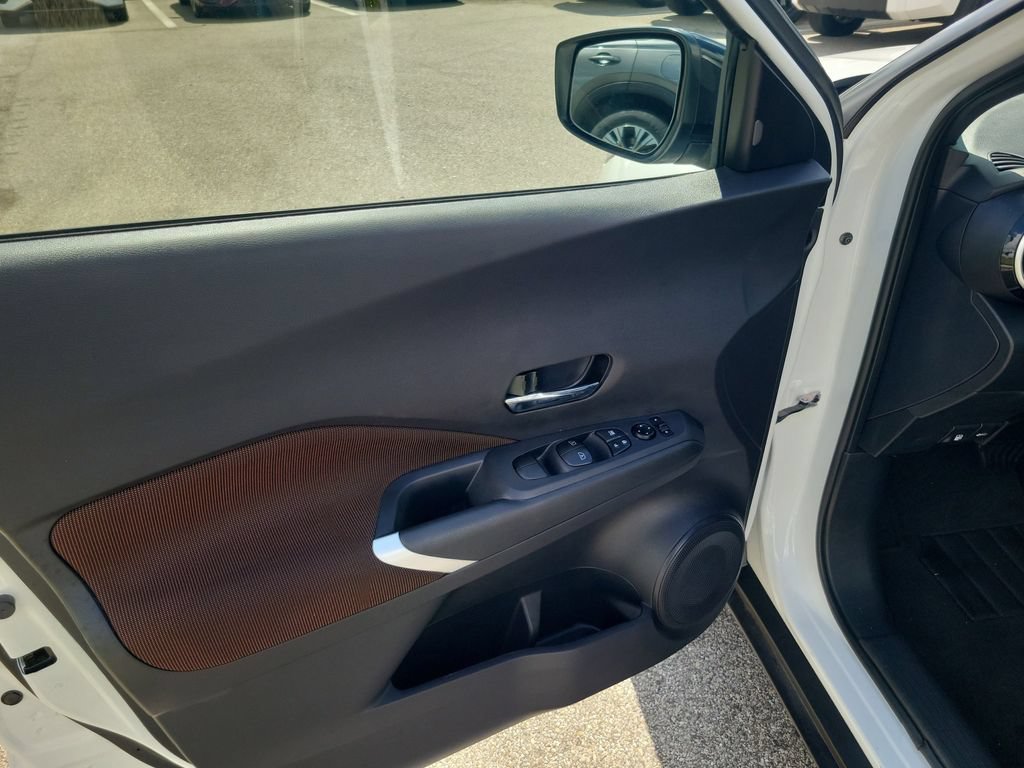 Used 2024 Nissan Kicks SR FWD image 18