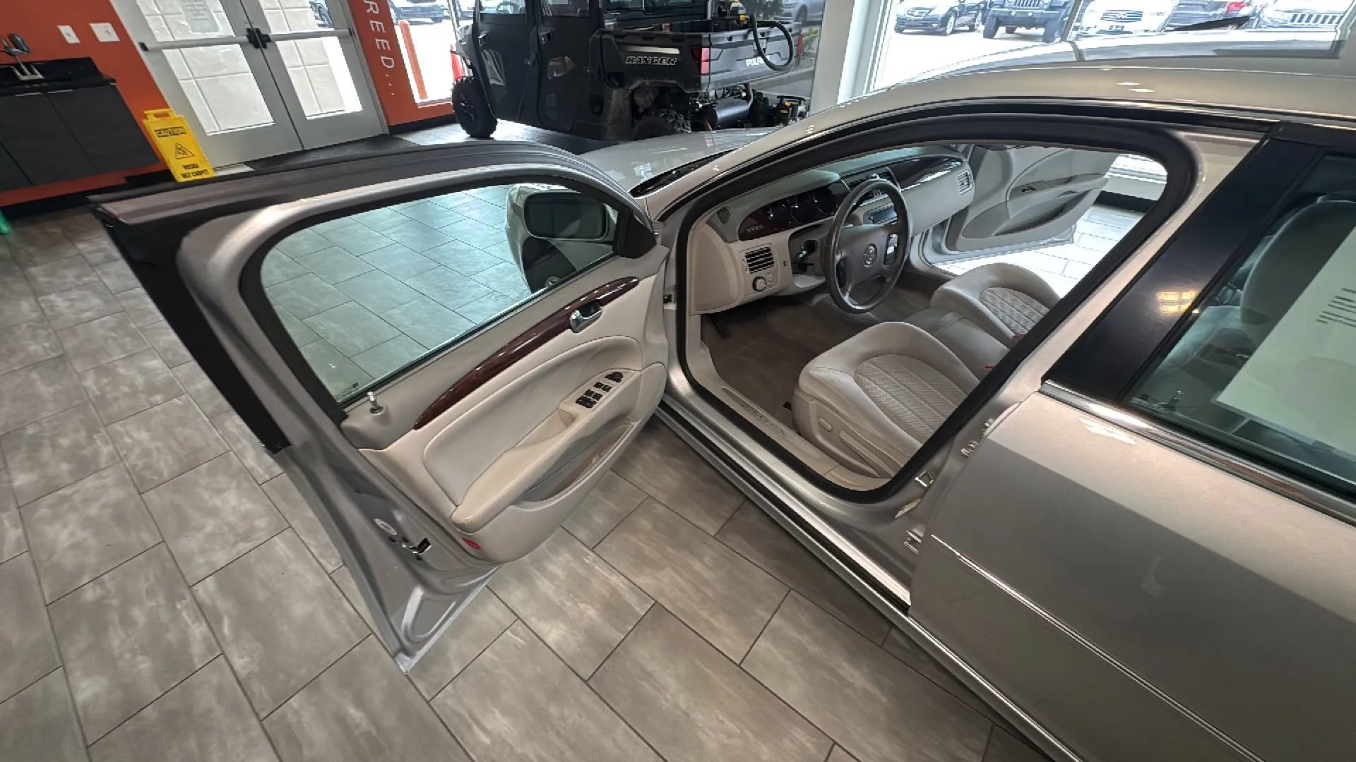 Used 2010 Buick Lucerne CX FWD image 23