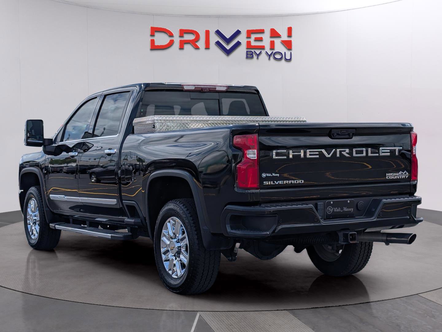 Used 2024 Chevrolet Silverado 2500 High Country w/ High Country Premium Package image 3