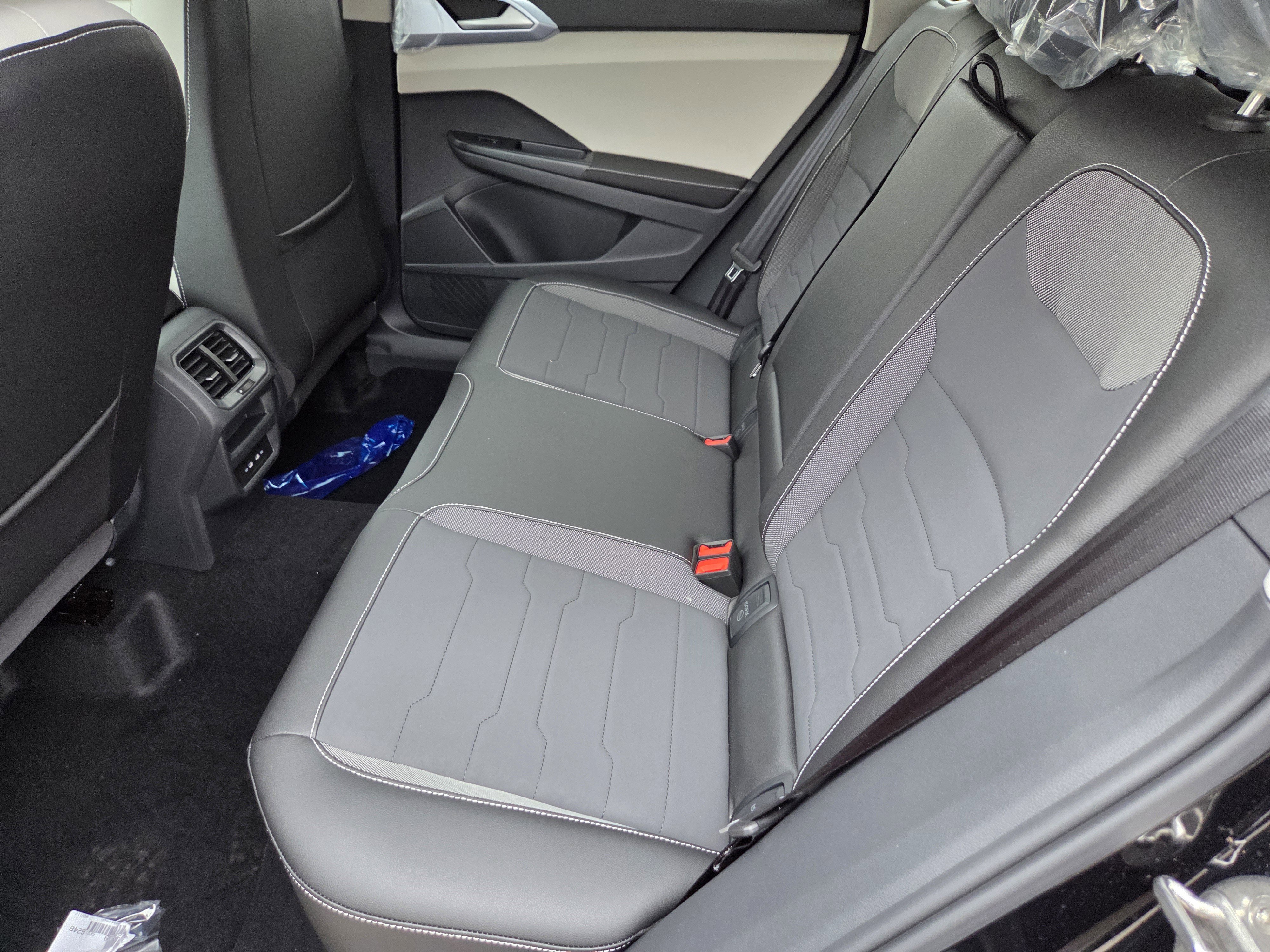 New 2026 Volkswagen Taos SE image 5