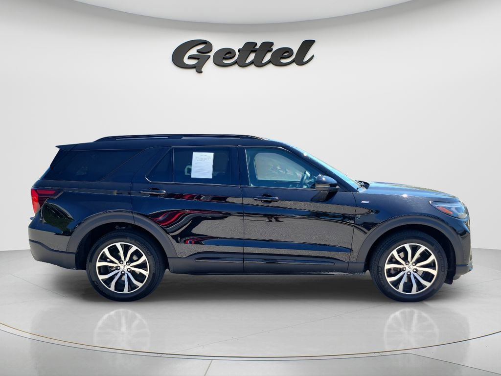 Used 2025 Ford Explorer ST-Line AWD/4WD image 3
