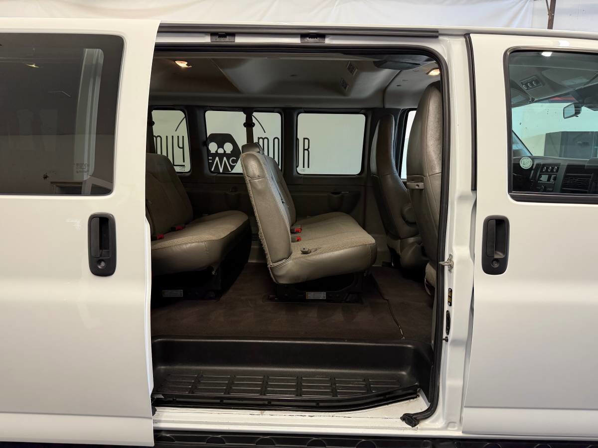 Used 2023 Chevrolet Express 3500 LT w/ LT Preferred Equipment Group image 18