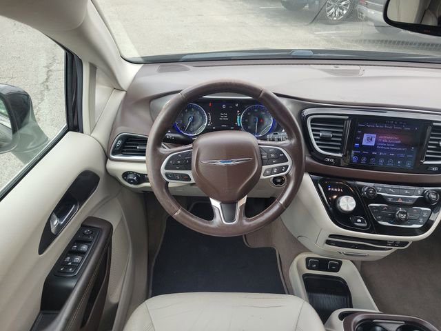 Used 2017 Chrysler Pacifica Touring-L Plus w/ Advanced Safetytec Group image 9