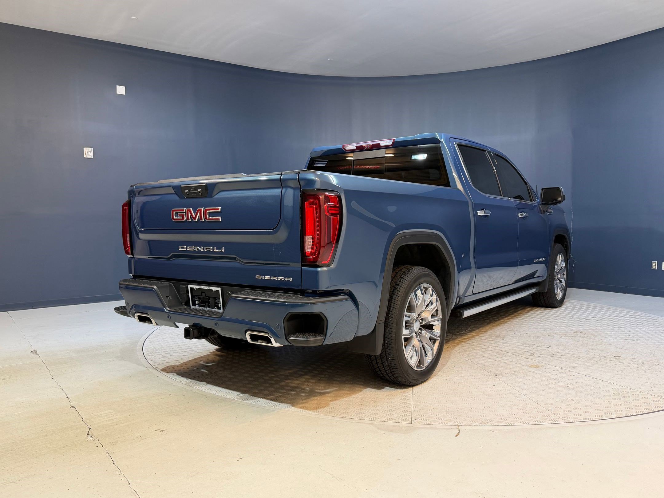 Used 2025 GMC Sierra 1500 Denali AWD/4WD image 9