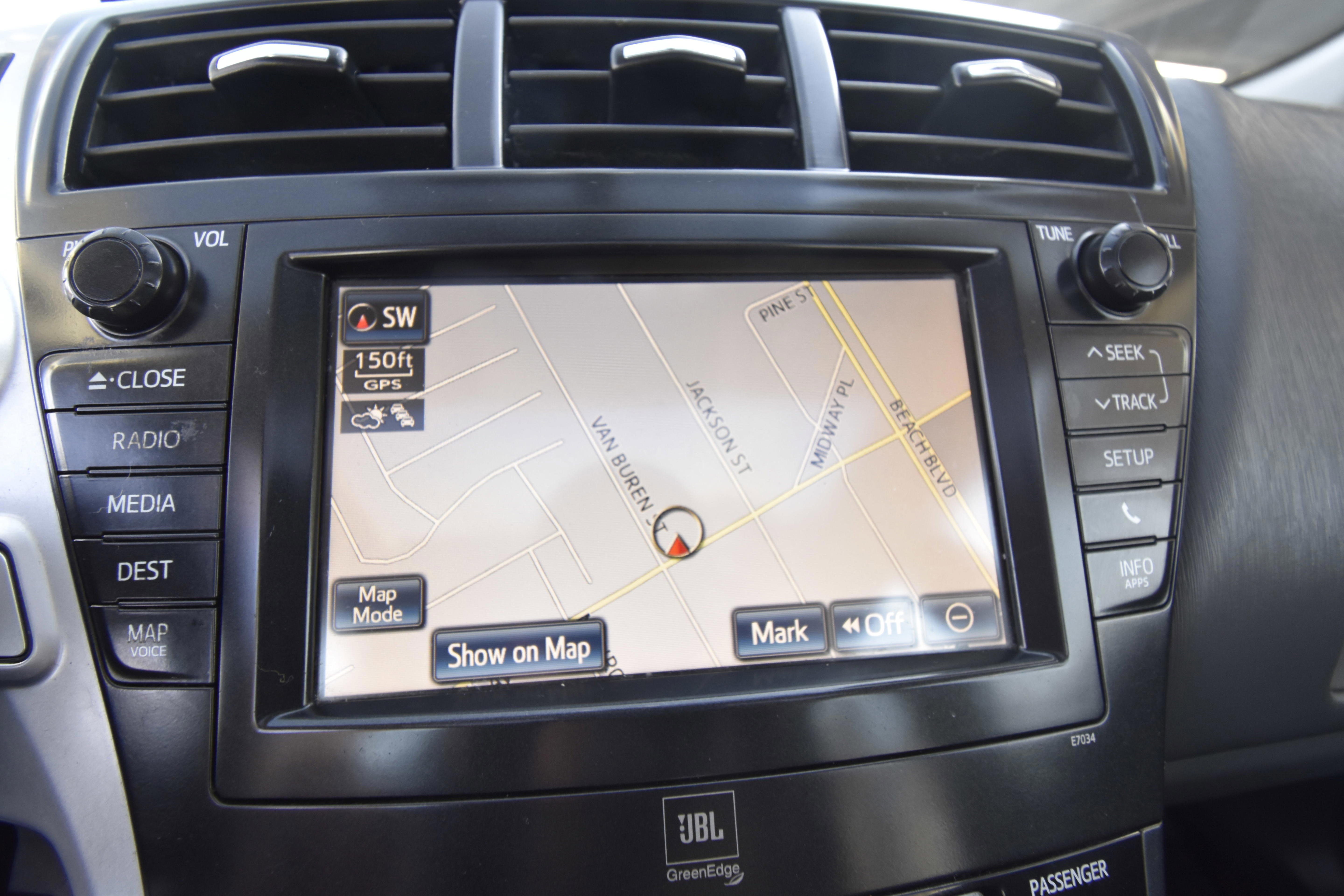 Used 2014 Toyota Prius V Five image 9