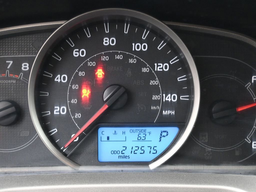 Used 2015 Toyota RAV4 LE image 14