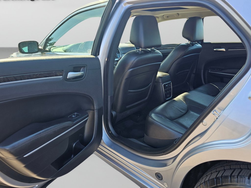 Used 2016 Chrysler 300 C image 22
