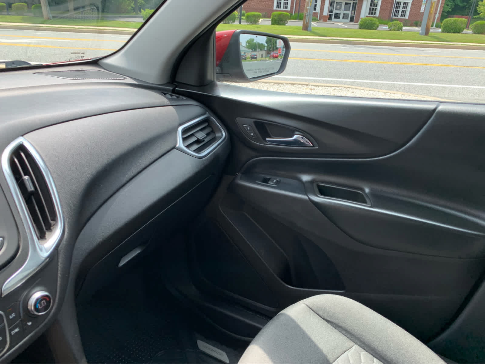 Used 2019 Chevrolet Equinox LT FWD image 22