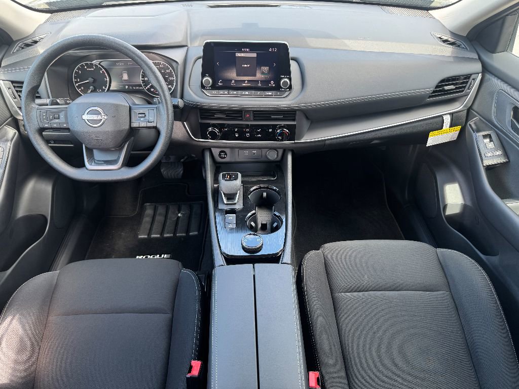 Used 2025 Nissan Rogue S image 10