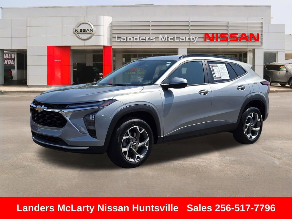 Used 2025 Chevrolet Trax LT FWD image 9