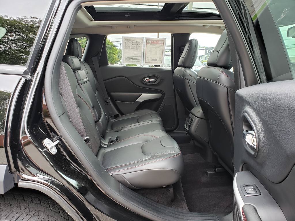 Used 2017 Jeep Cherokee Trailhawk AWD/4WD image 16