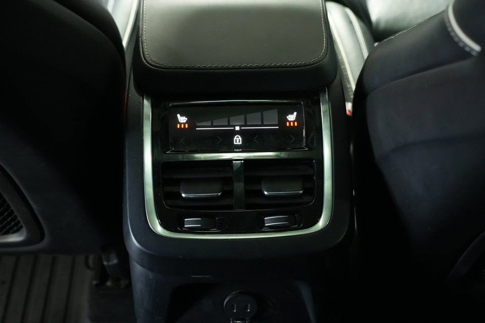 Used 2022 Volvo XC90 T8 R-Design w/ Advanced Package image 35