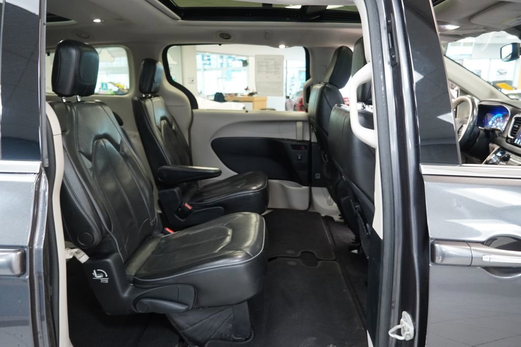 Used 2020 Chrysler Pacifica Limited FWD image 28