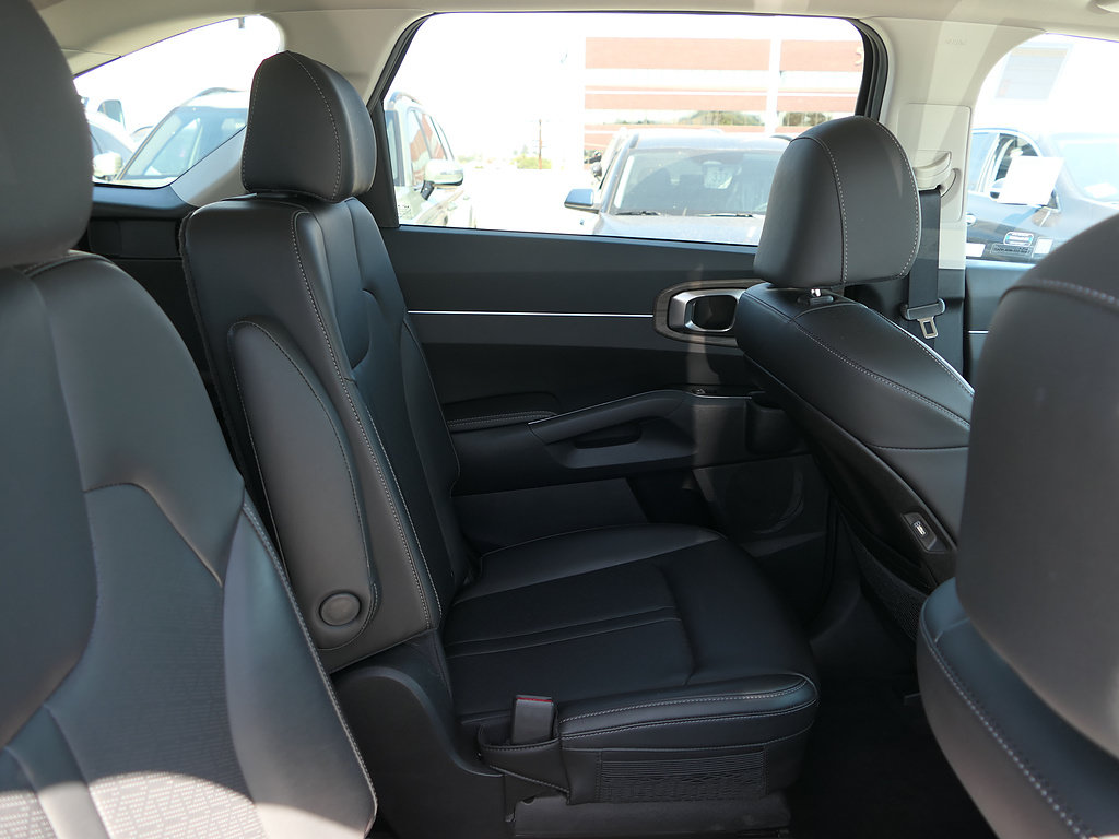 Used 2023 Kia Sorento EX w/ Panoramic Sunroof Package FWD image 25